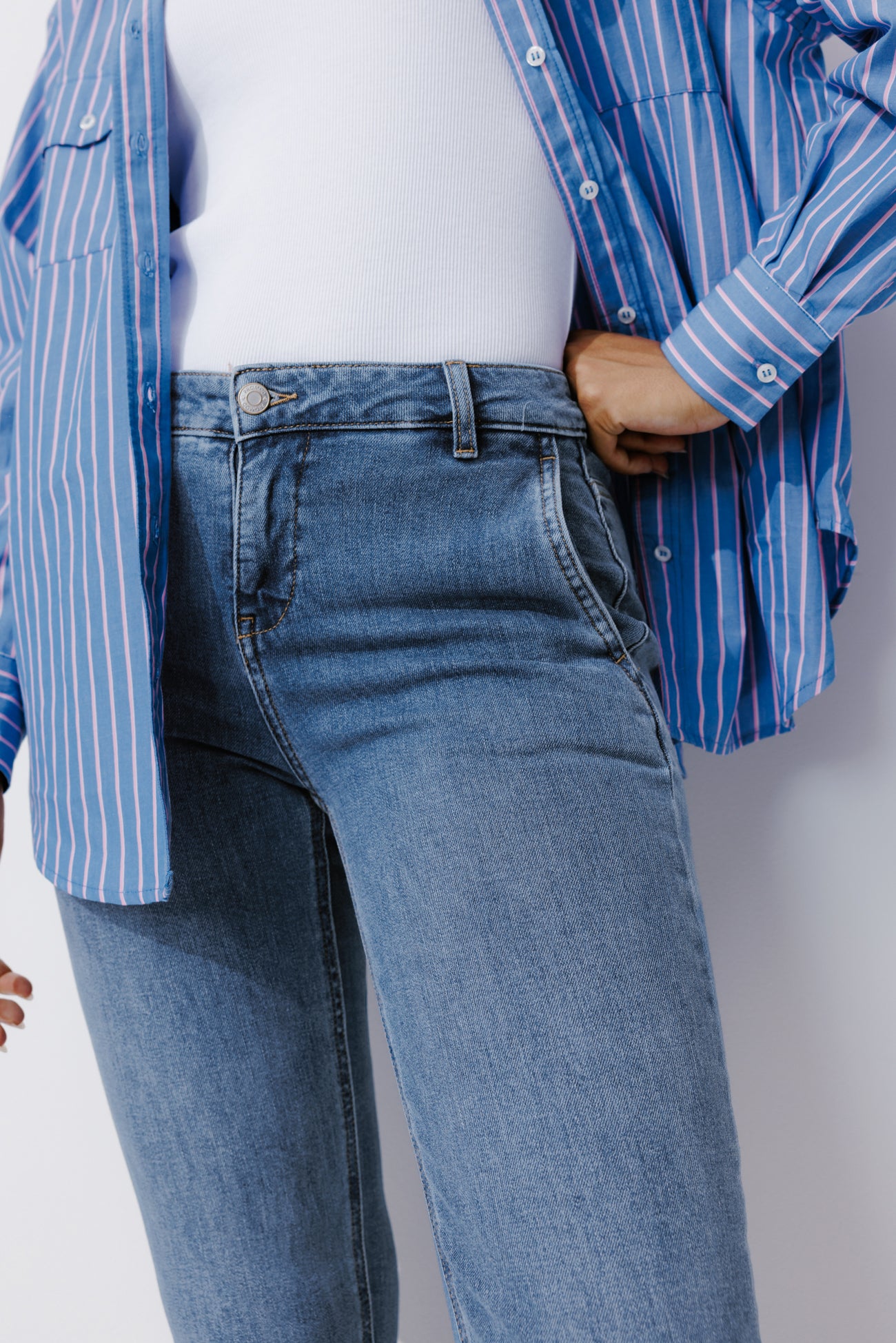 Jean flare Femme EUGENE - Jean moyen – Image 4