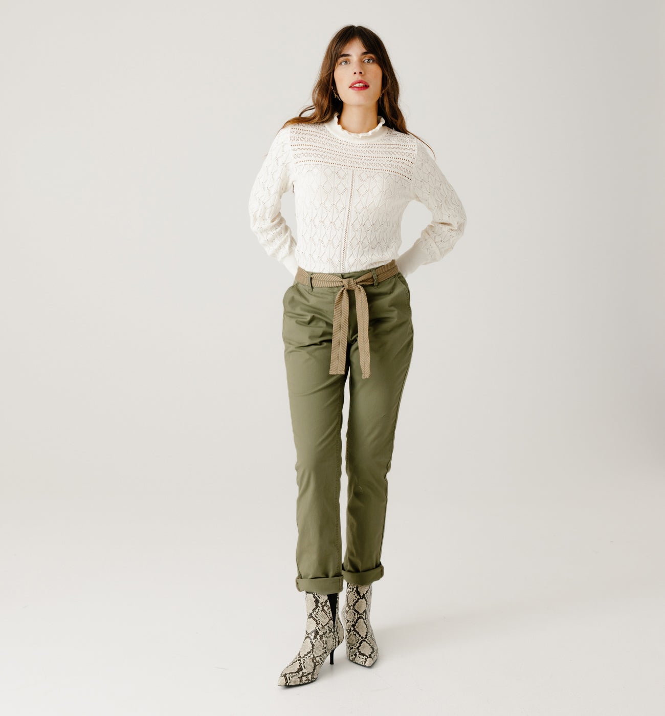 Pantalon chino ceinturé Femme – Kaki