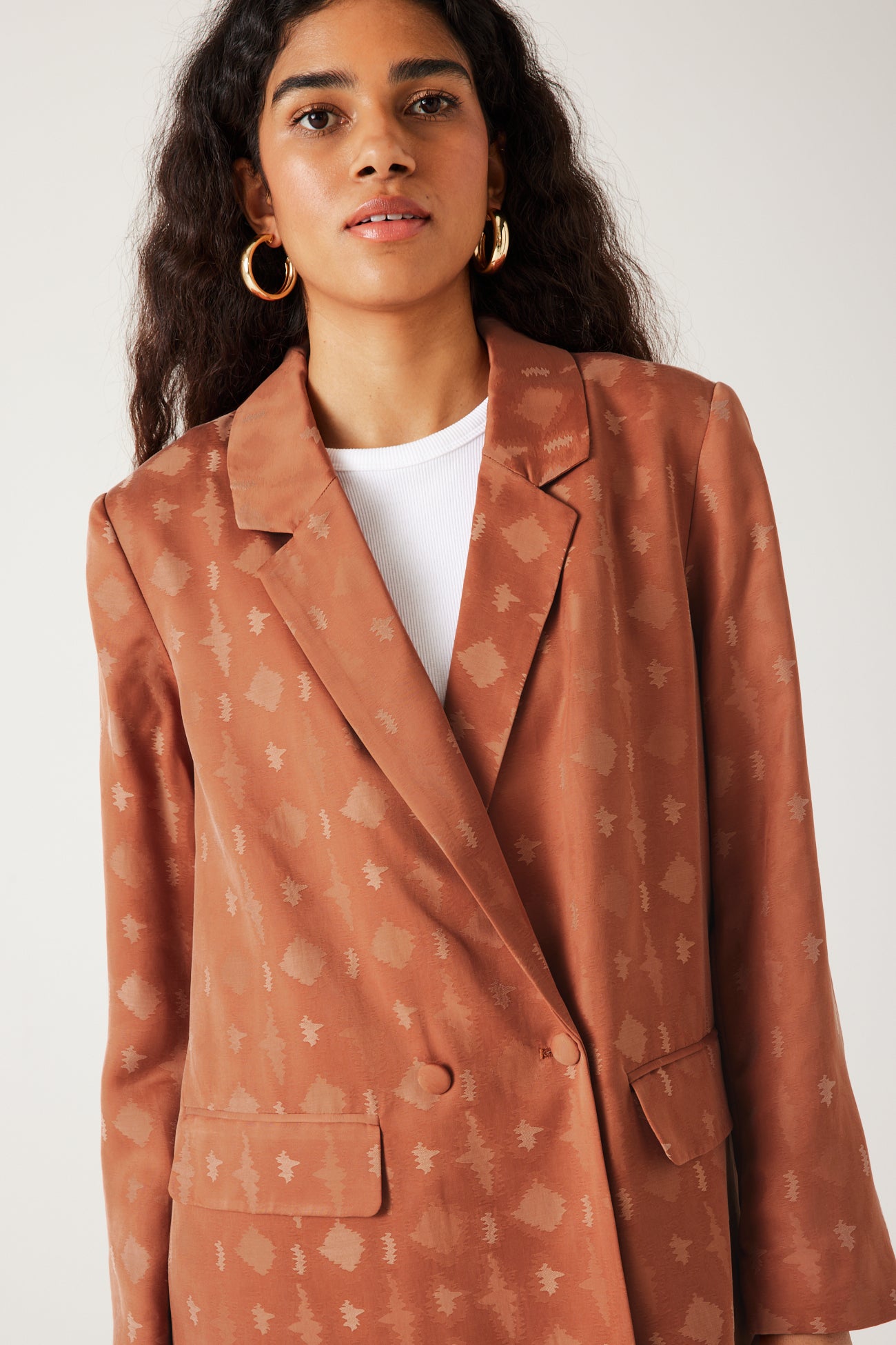 Veste de tailleur en satin - Terre de sienne – Image 4
