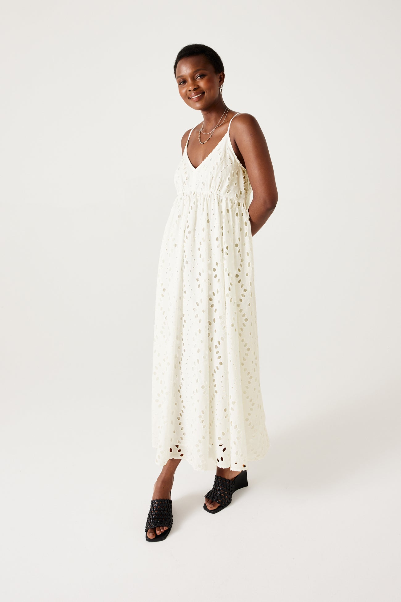 Robe midi en broderie anglaise - Ecru – Image 2