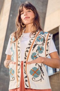 Veste sans manches brodée – Imprimé multicolore