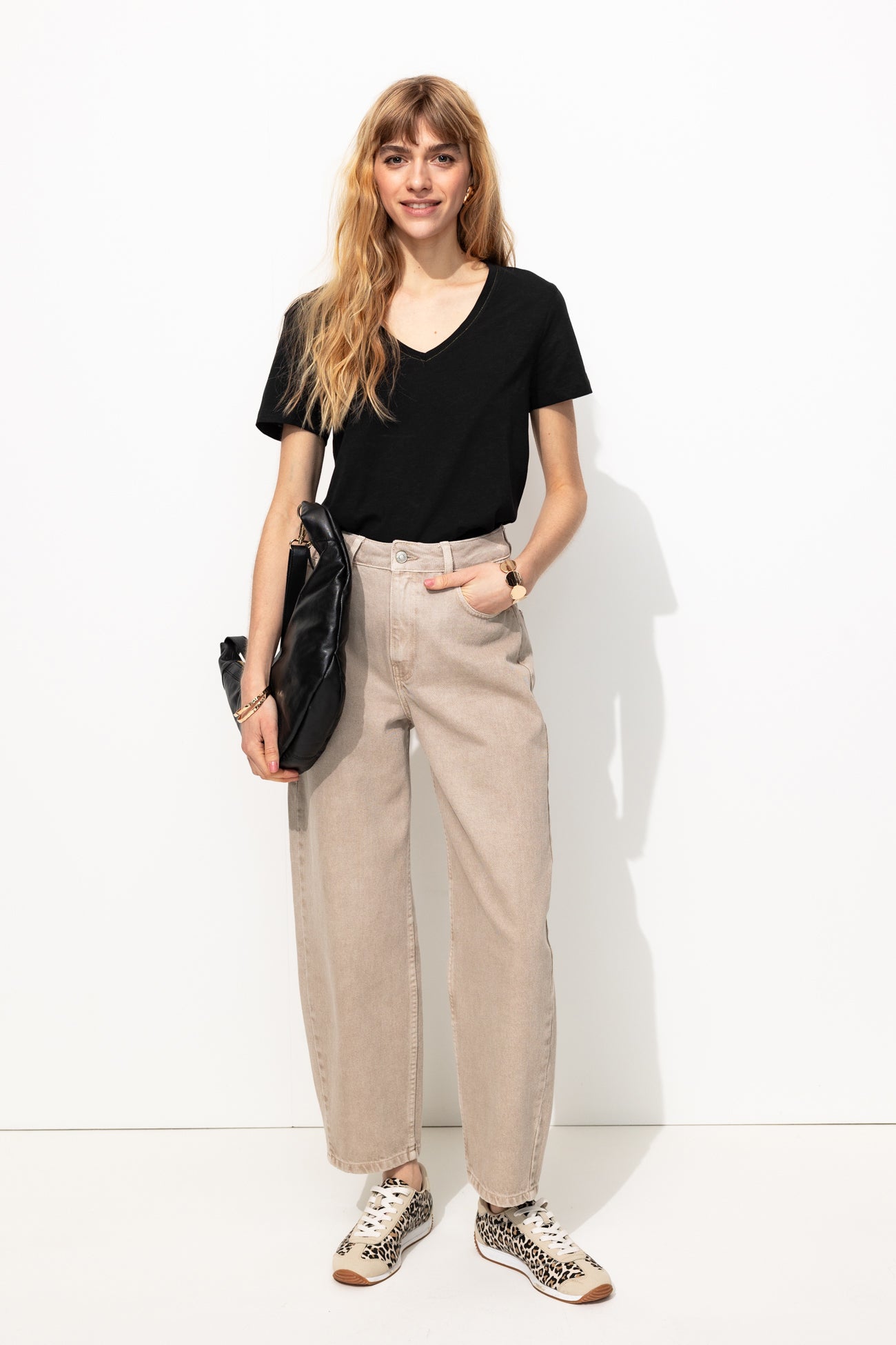 T-shirt col V Femme - Noir – Image 2