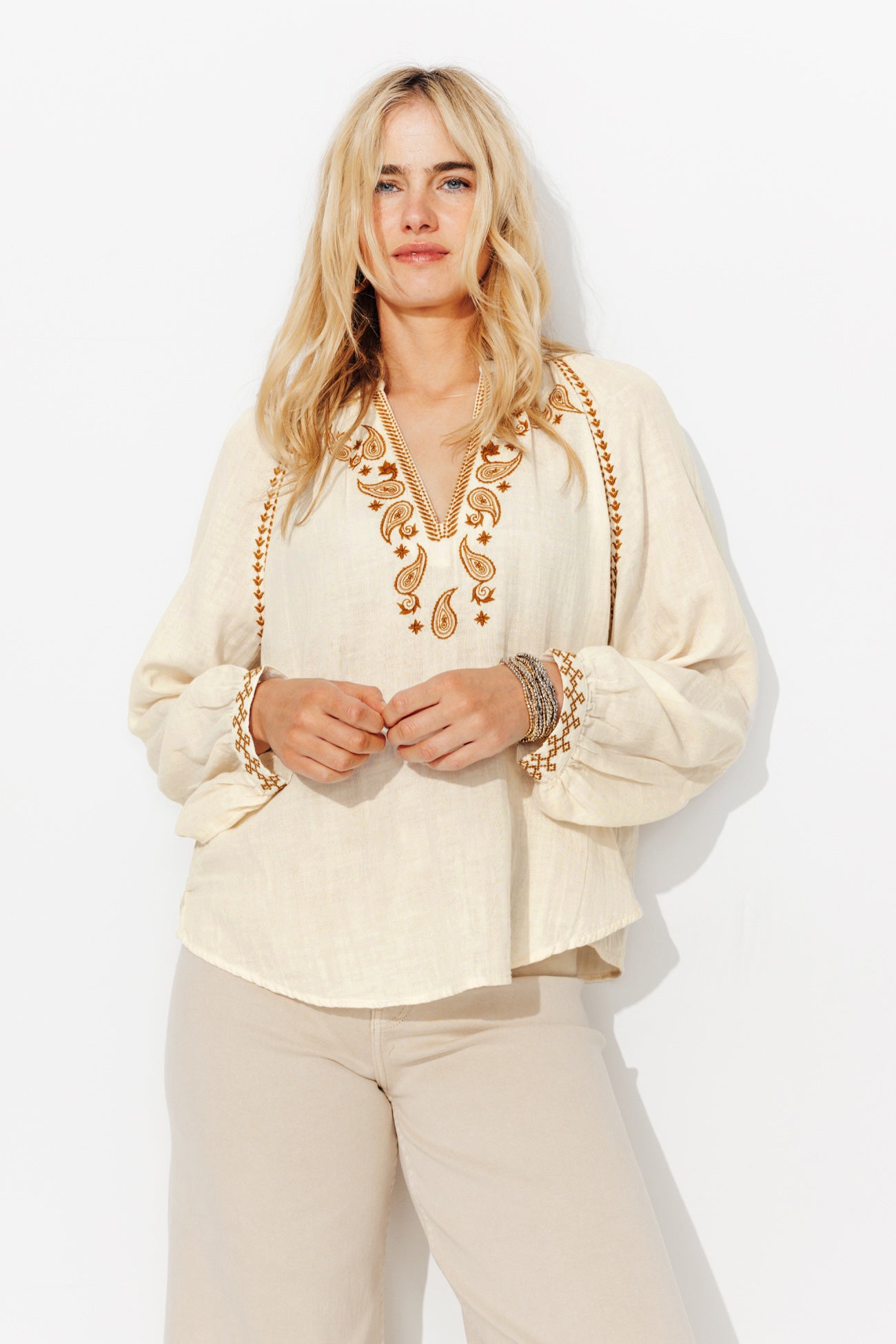 Blouse brodée gaze de coton – Ecru