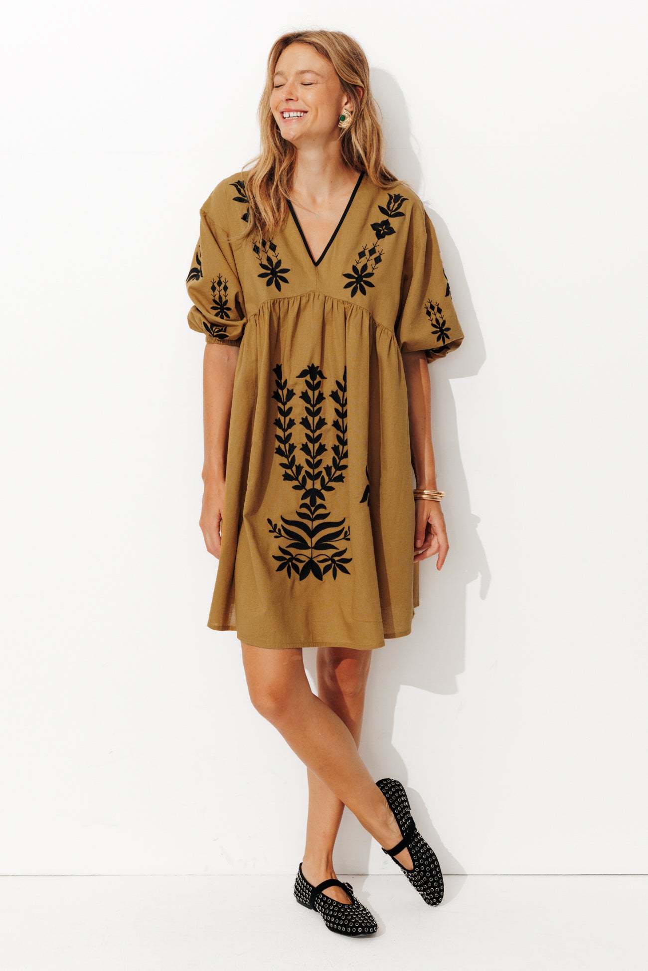 Robe courte brodée Femme - Ocre – Image 2