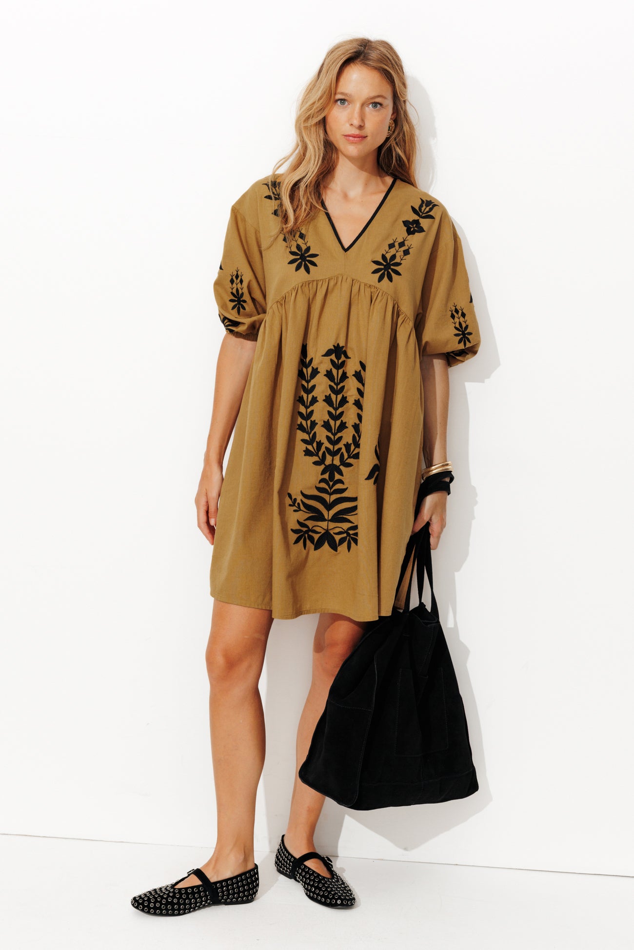 Robe courte brodée Femme - Ocre