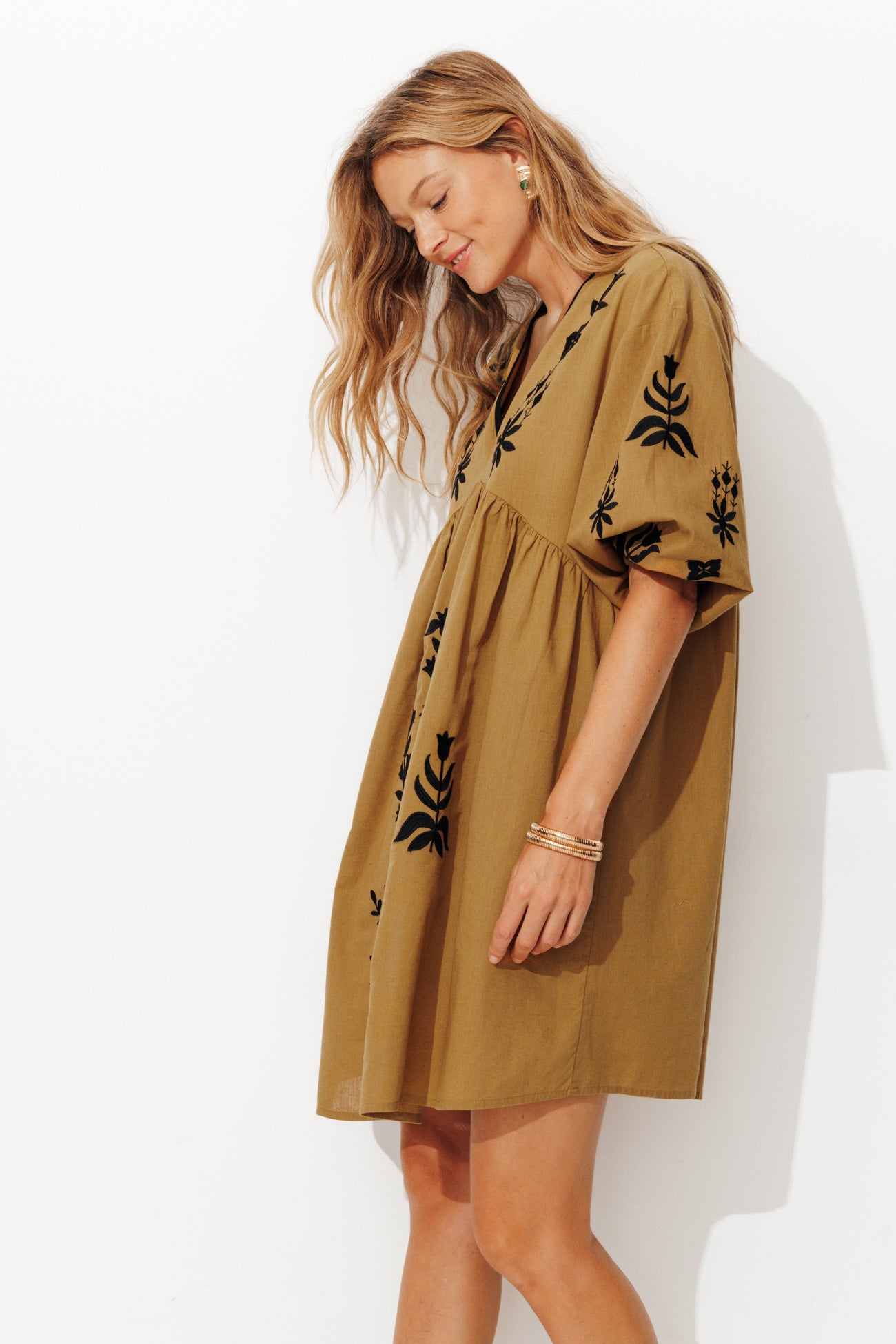 Robe courte brodée Femme - Ocre – Image 4