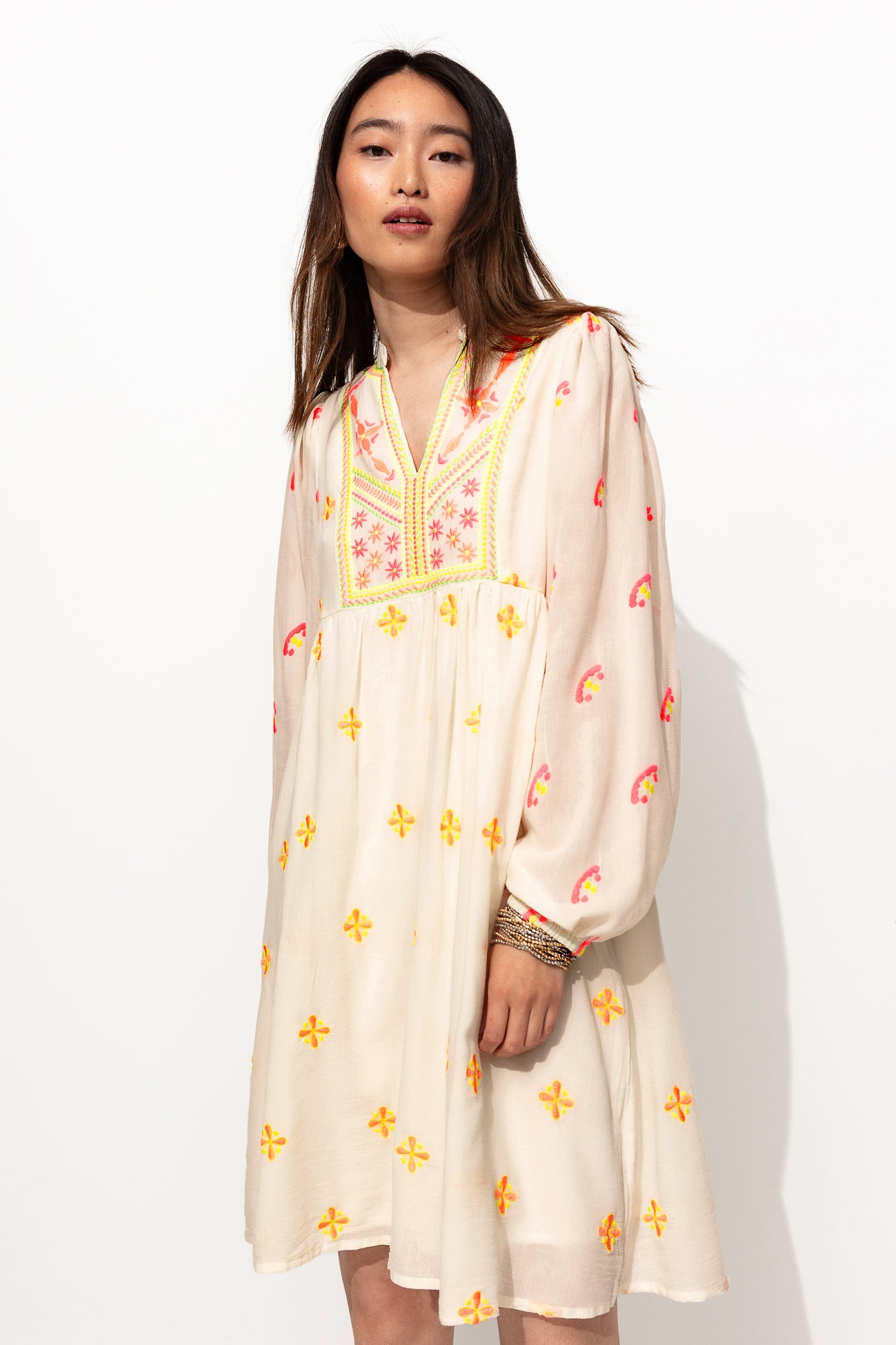 Robe courte brodée Femme - Imprimé écru
