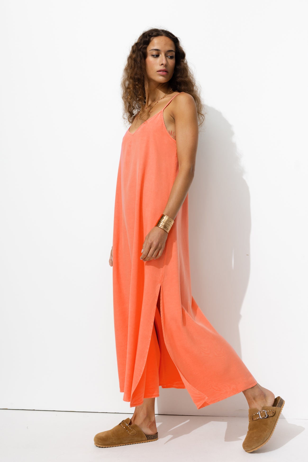 Robe longue fluo en lyocell – Corail