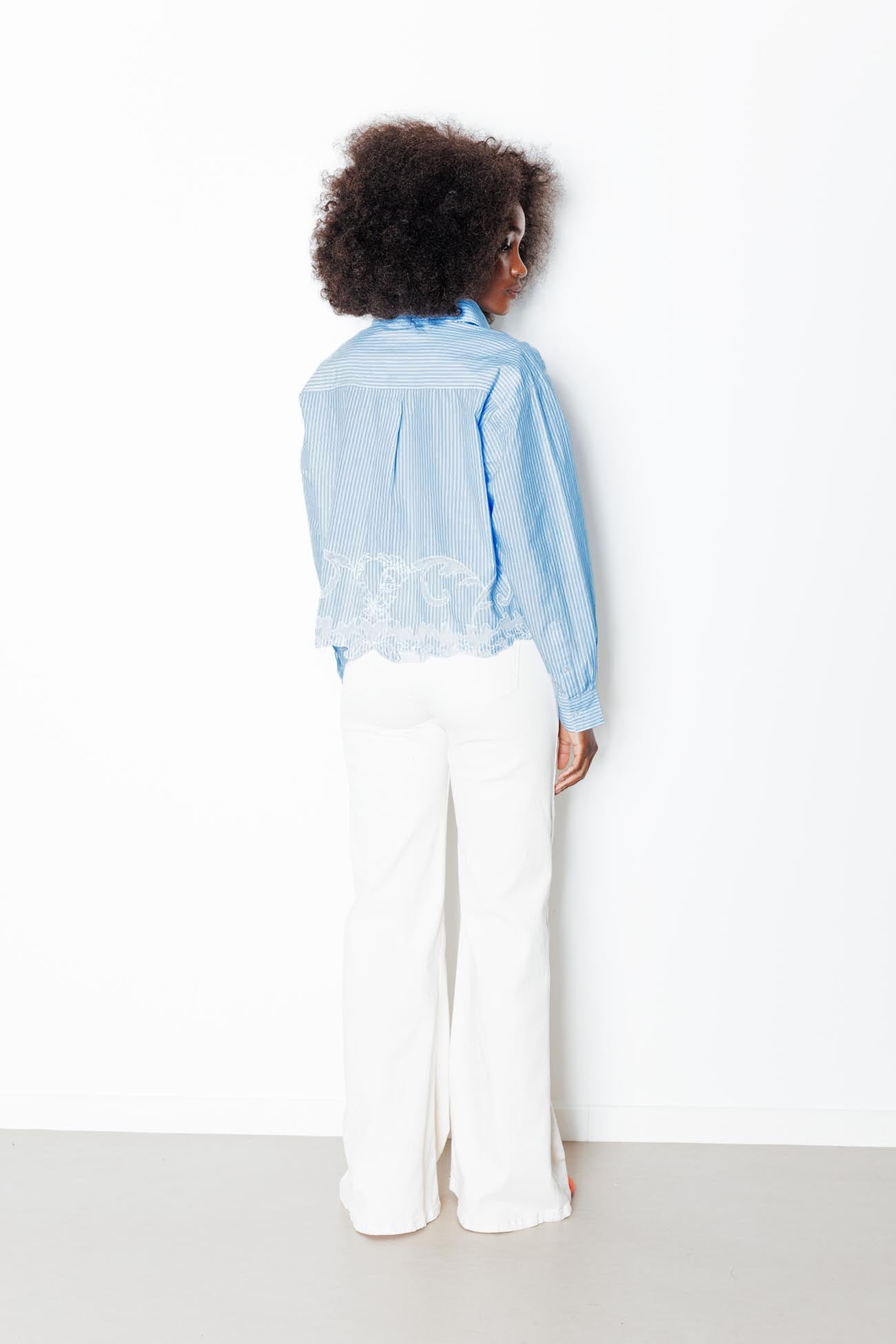 Chemise rayée détail dentelle - Rayé marine – Image 5