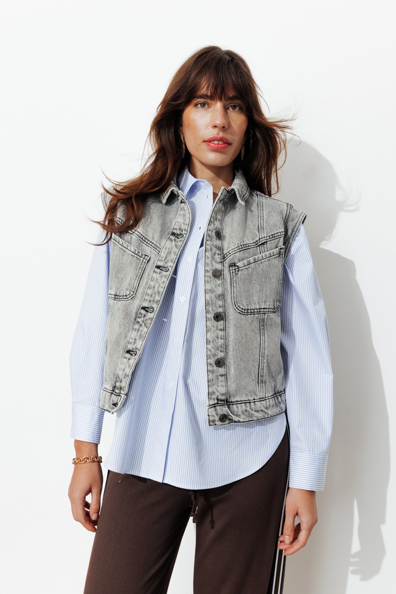 Veste jean sans manches LEONIE - Jeans gris – Image 2