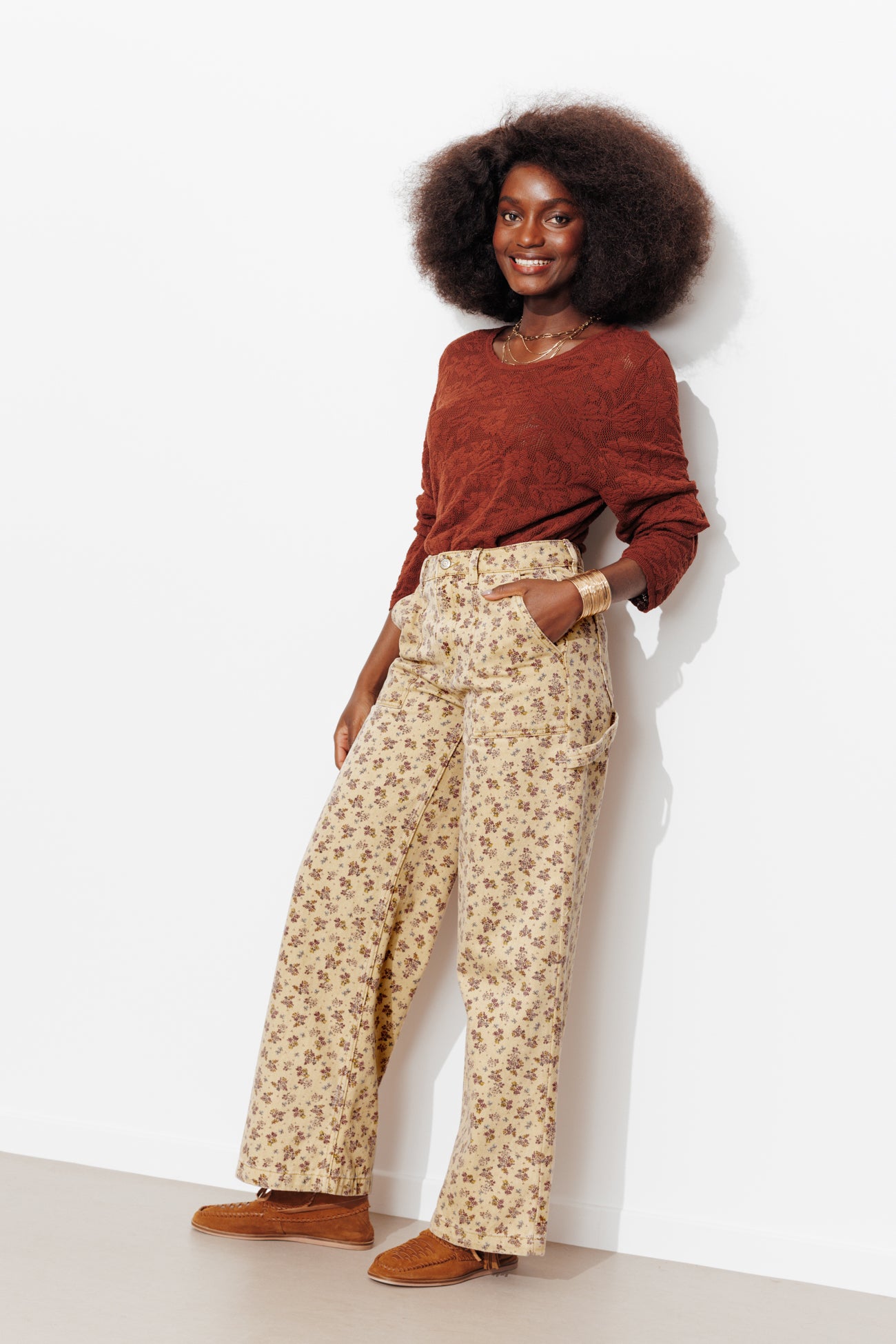 Pantalon charpentier fleuri - Imprimé écru – Image 4