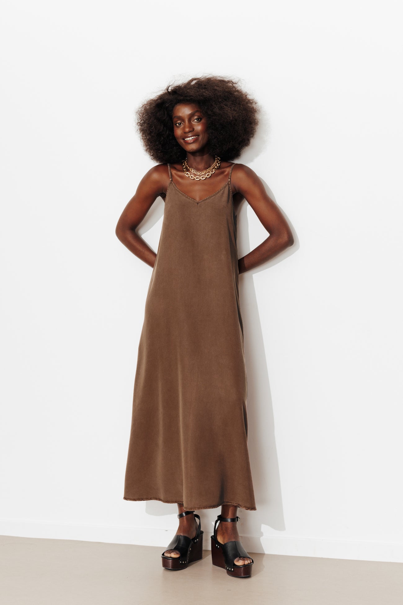 Robe longue unie en lyocell - Marron – Image 4