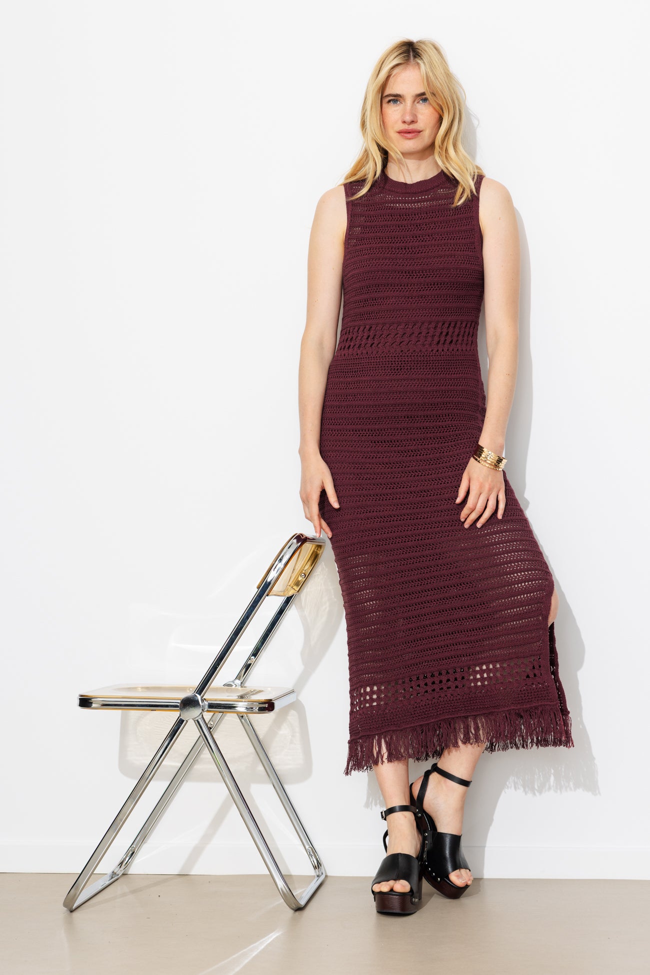 Longue robe frangée en crochet - Bordeaux – Image 3