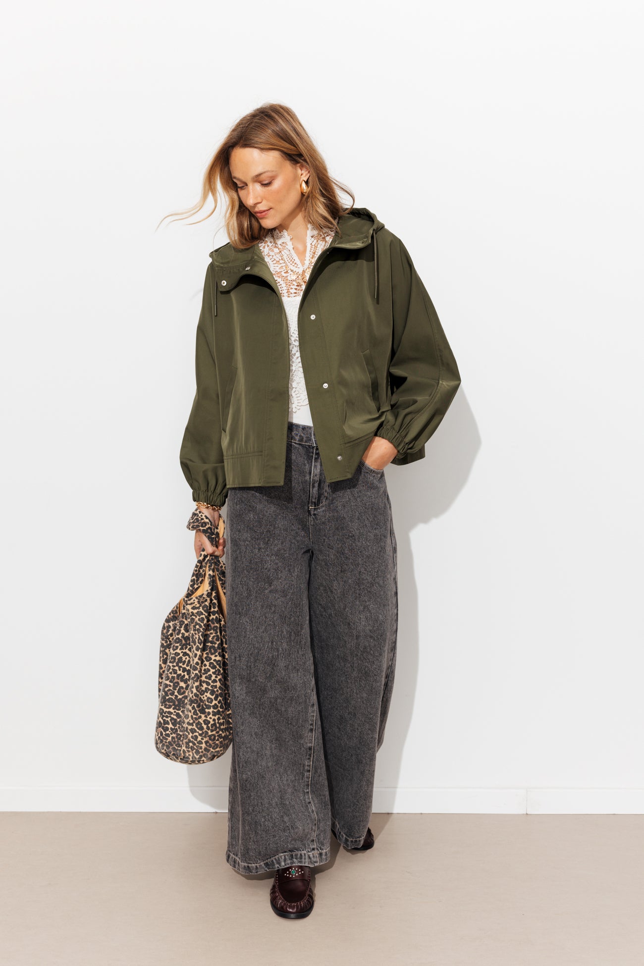 Blouson coupe-vent à capuche - Kaki – Image 2