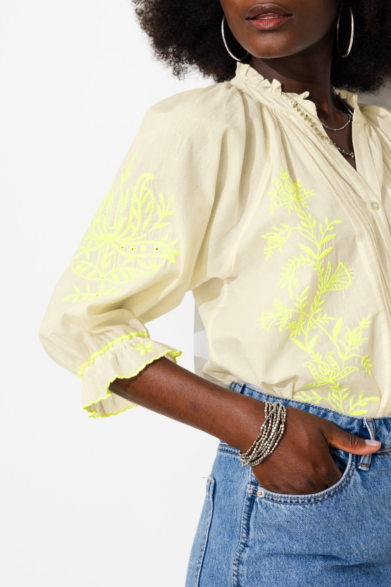 Blouse à broderies fluo Femme - Ecru – Image 4