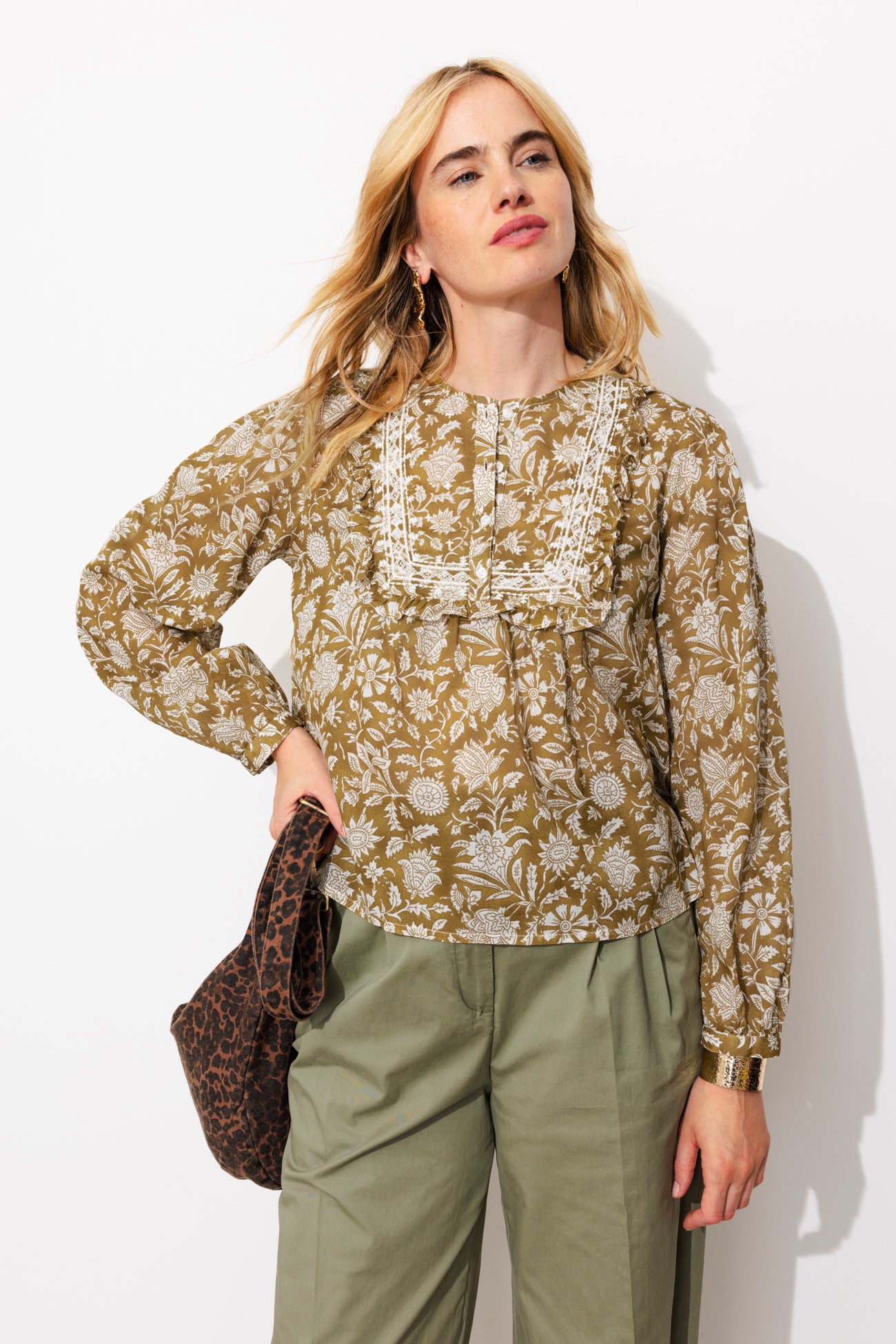 Blouse fleurie à plastron - Imprimé vert