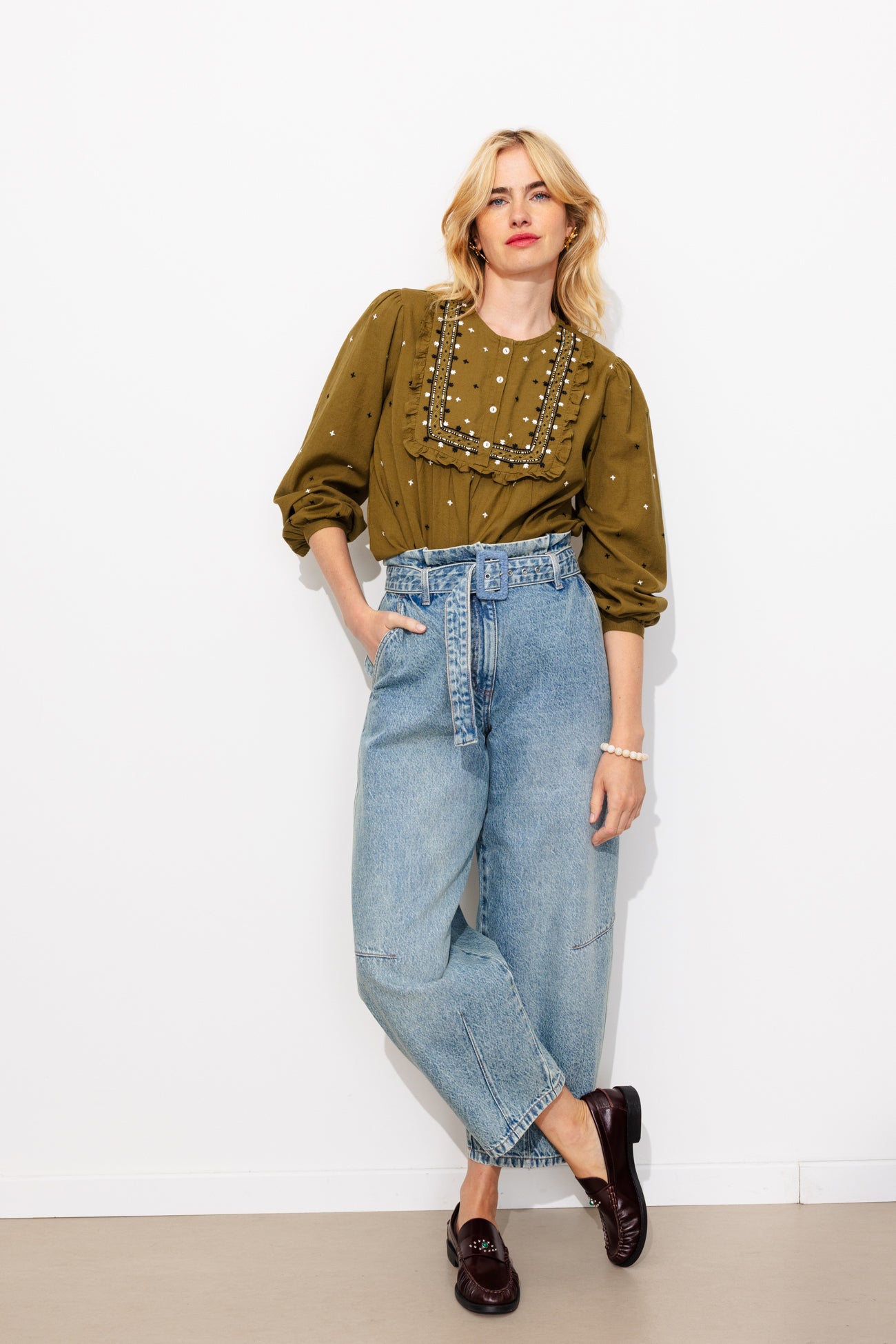 Blouse brodée à plastron - Mousse – Image 2