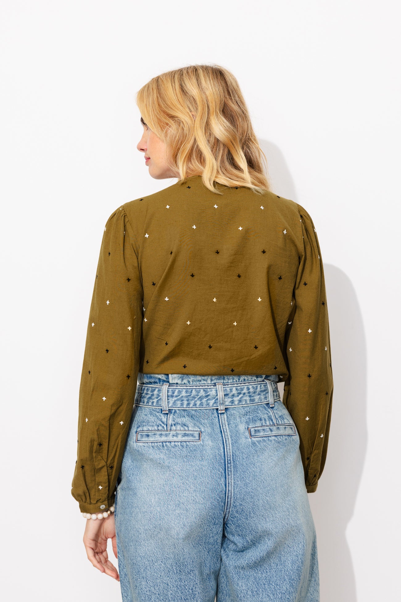 Blouse brodée à plastron - Mousse – Image 3
