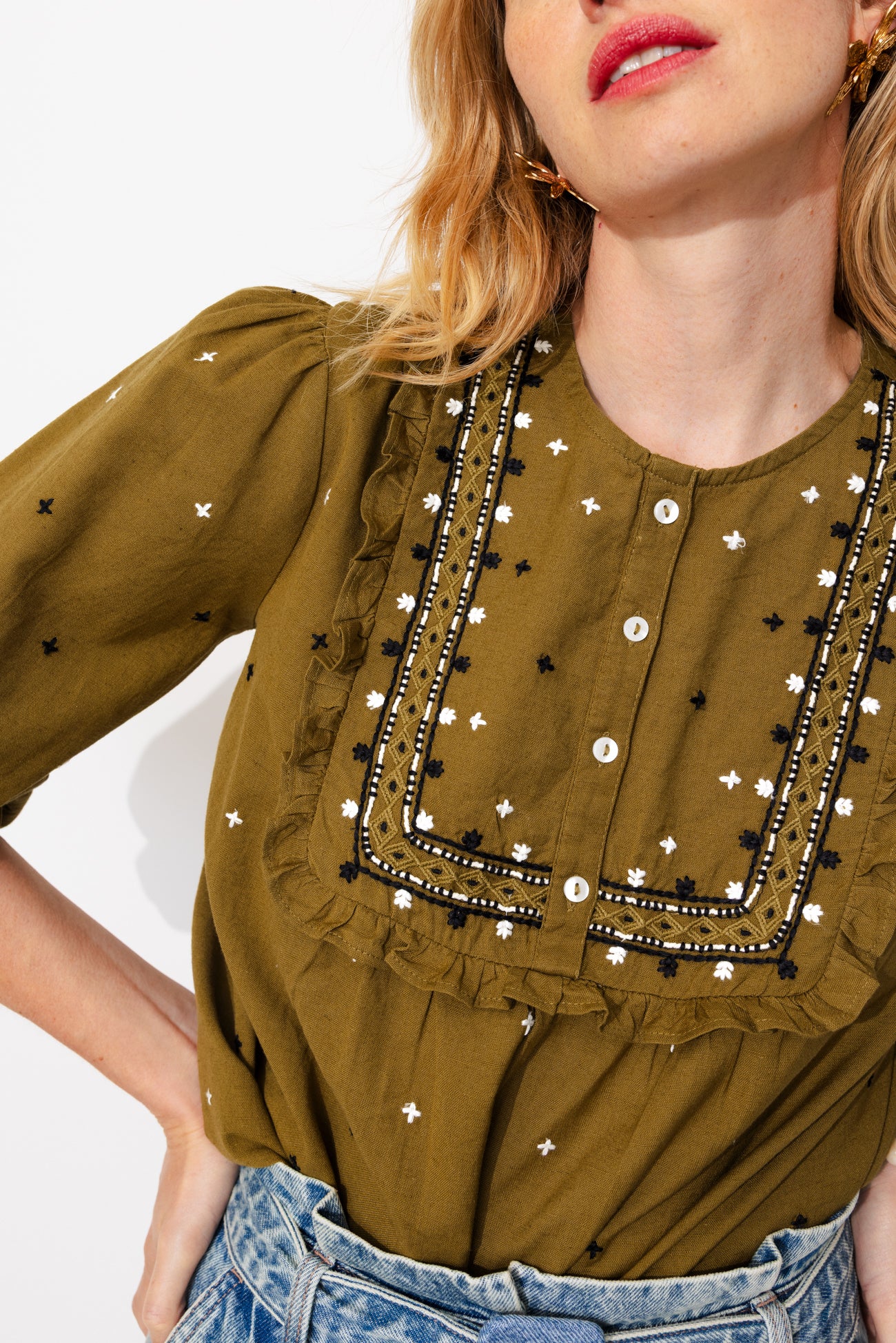 Blouse brodée à plastron - Mousse – Image 4