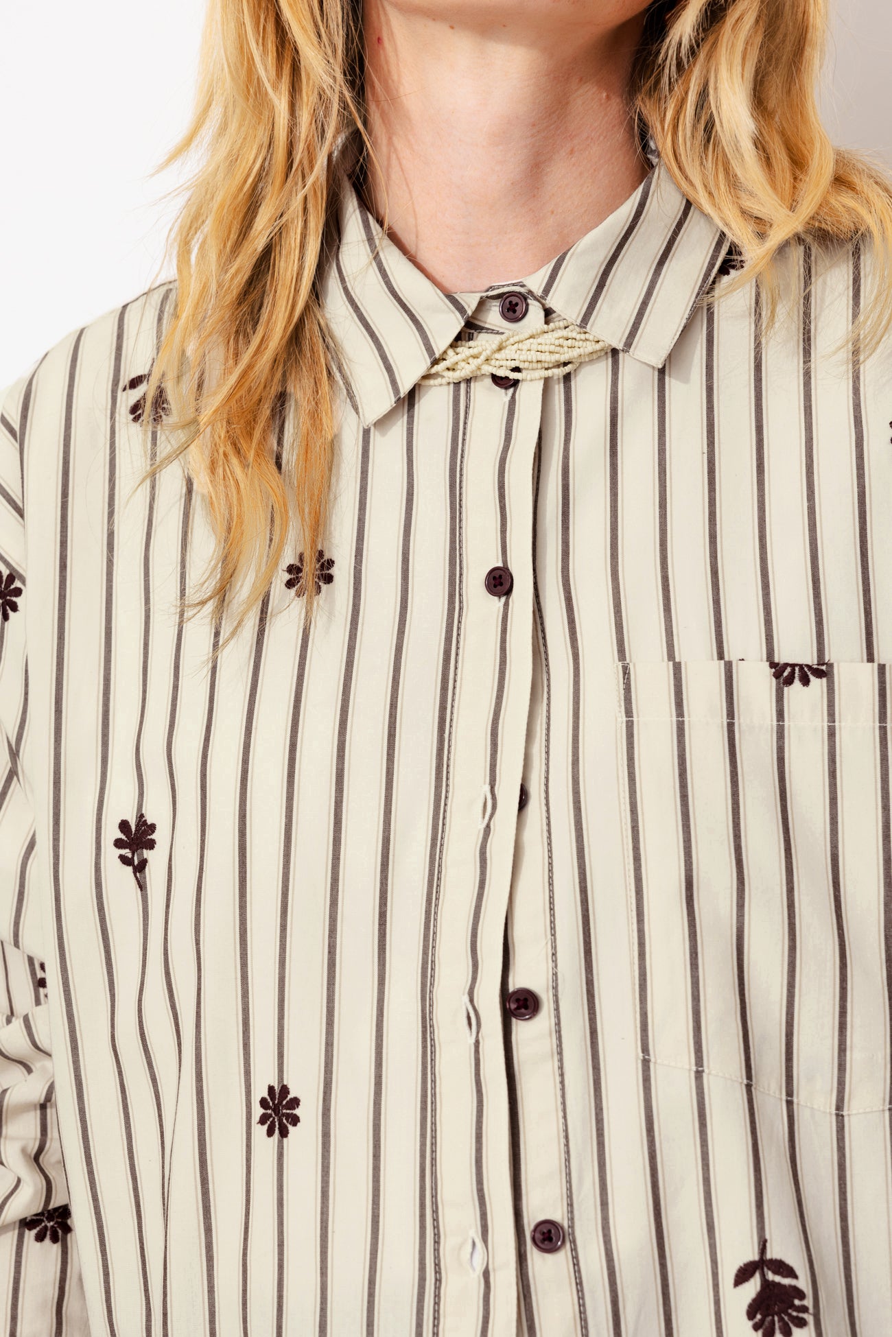 Chemise oversize rayée brodée - Rayé marron – Image 4