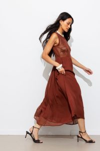 Robe brodée sans manches – Terre de sienne
