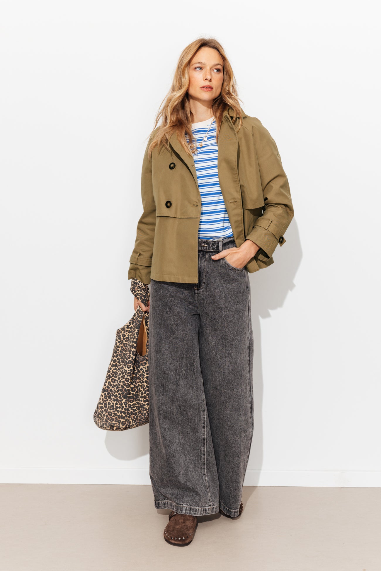 Veste courte boutonnée - Beige – Image 2